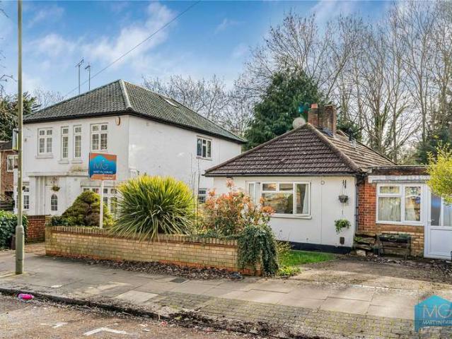 Bungalow for sale in West Finchley, Greater London