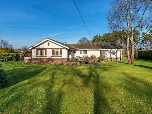 Bungalow for sale in Paynes Green, Pachesham Park
