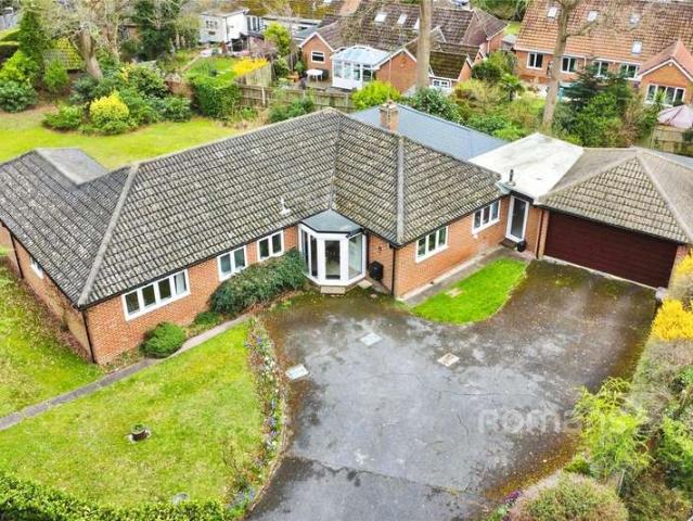 Bungalow for sale in Little Sandhurst