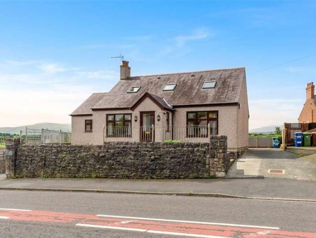Bungalow for sale in Bangor, Wales