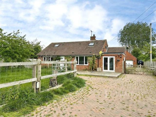 Bungalow for sale in Crookhill, Worcestershire