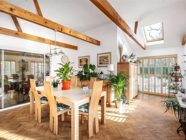 Bungalow for sale in Paynes Green, Pachesham Park