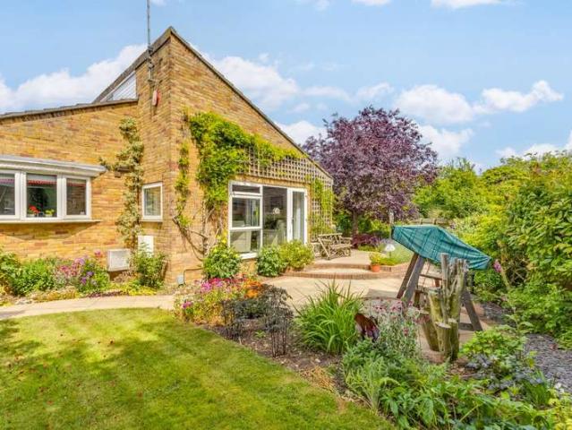 Bungalow for sale in Knebworth, King's Walden