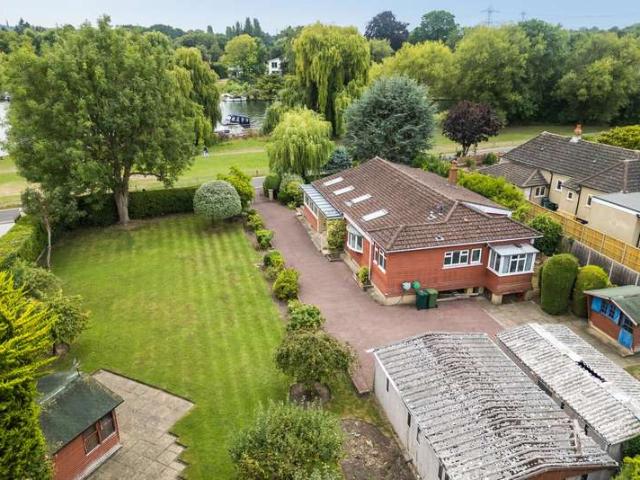 Bungalow for sale in Spelthorne, Surrey