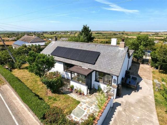 Bungalow for sale in Porth Amlwch, Wales