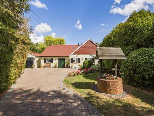 Bungalow for sale in The Butts, Kent