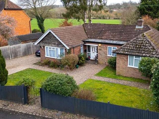 Bungalow for sale in Bradfield, West Berkshire