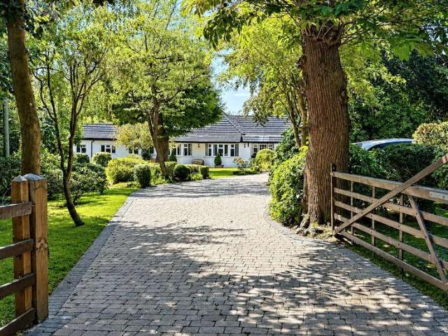 Bungalow for sale in Oaklands, Fretherne