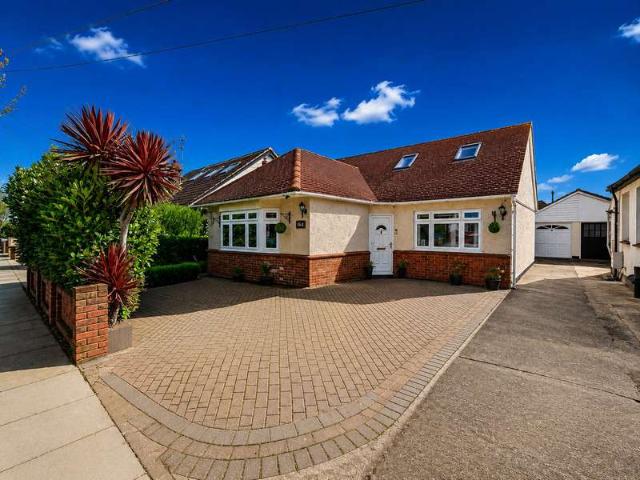 Bungalow for sale in Alton Barnes, Essex