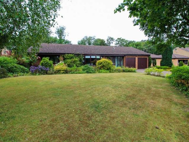 Bungalow for sale in North Lodge, Washington