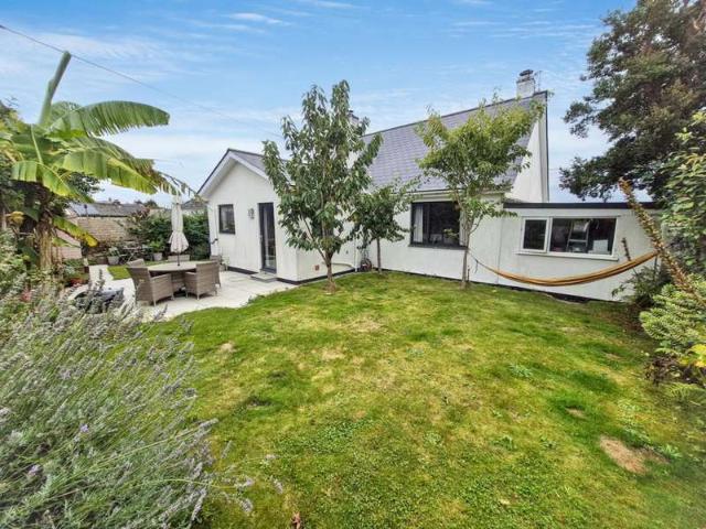 Bungalow for sale in Longdowns, Cornwall