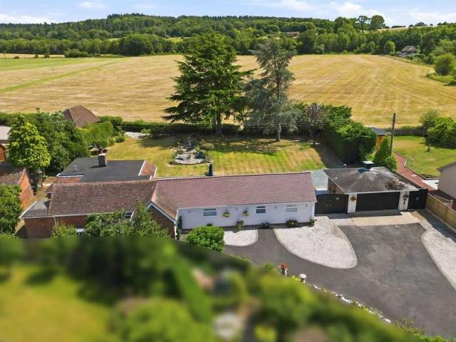 Bungalow for sale in Alderminster, Warwickshire