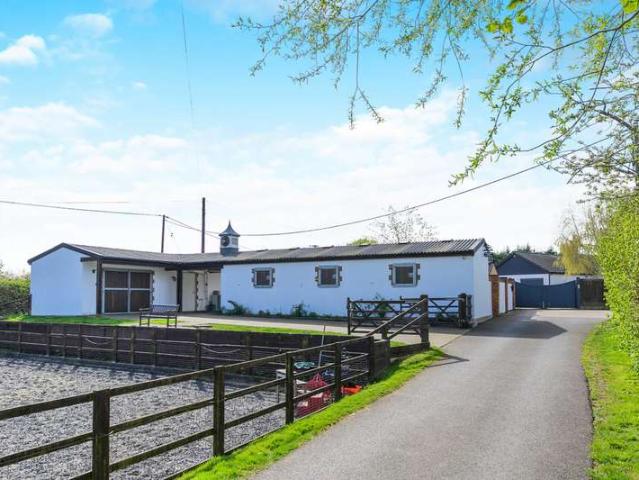 Bungalow for sale in Buckinghamshire