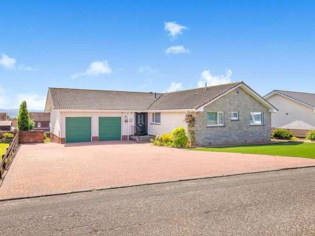 Bungalow for sale in Livingston, Deans