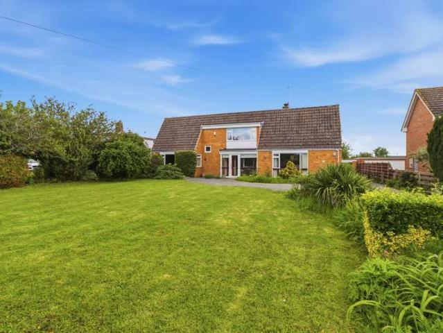 Bungalow for sale in Ripple, Forthampton