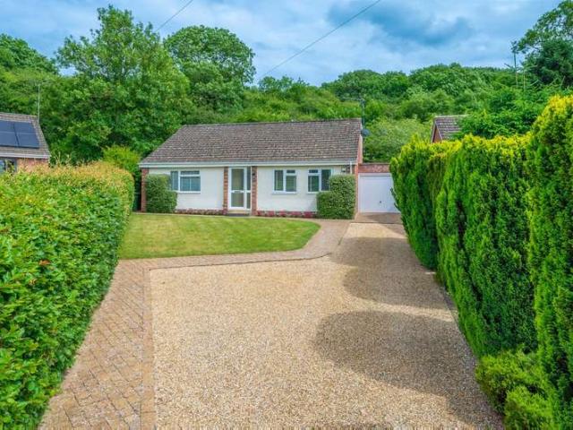 Bungalow for sale in Alderminster, Warwickshire