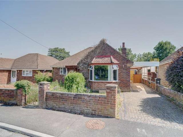 Bungalow for sale in North Wroughton, Swindon