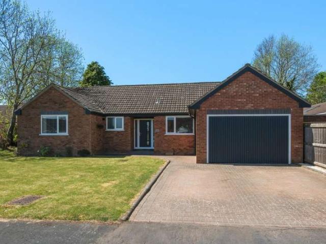 Bungalow for sale in Alderminster, Warwickshire
