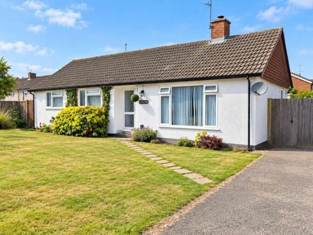 Bungalow for sale in Birchwood, Welwyn Hatfield
