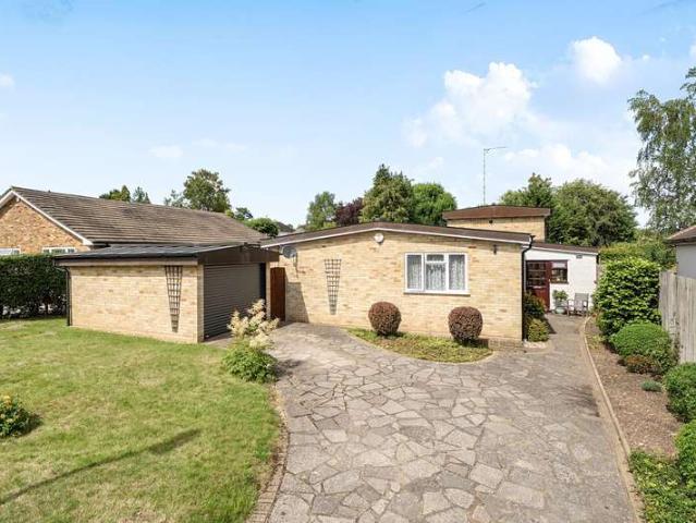 Bungalow for sale in Batchworth