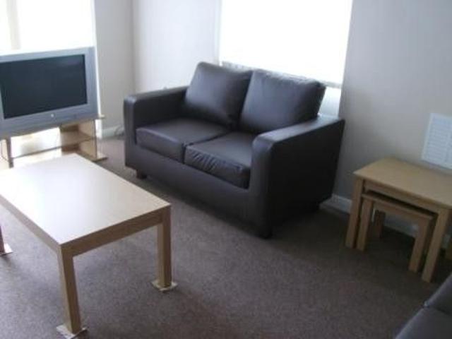 Room for rent in Hales Place, The Bridge