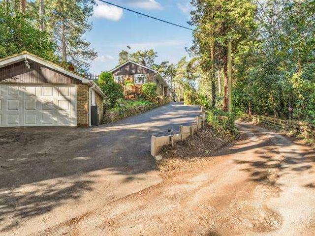 Bungalow for sale in Heol-las, Surrey