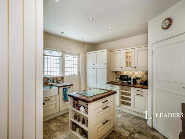Bungalow for rent in Worthing, West Sussex