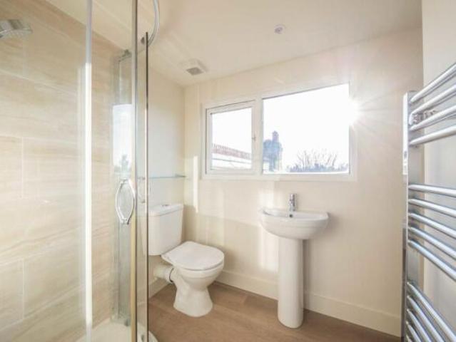 Bungalow for rent in Chiswick, Greater London