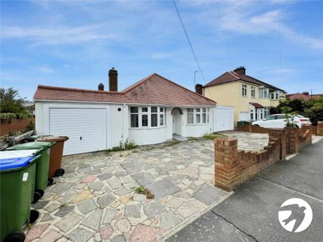 Bungalow for rent in Bexleyheath, Greater London