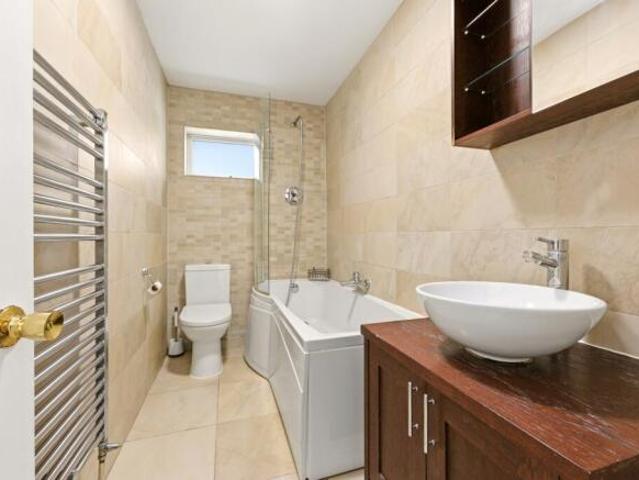 Bungalow for rent in Five Acres, Hertfordshire