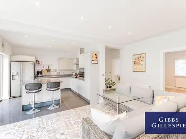 House for rent in Little Stanmore, Greater London