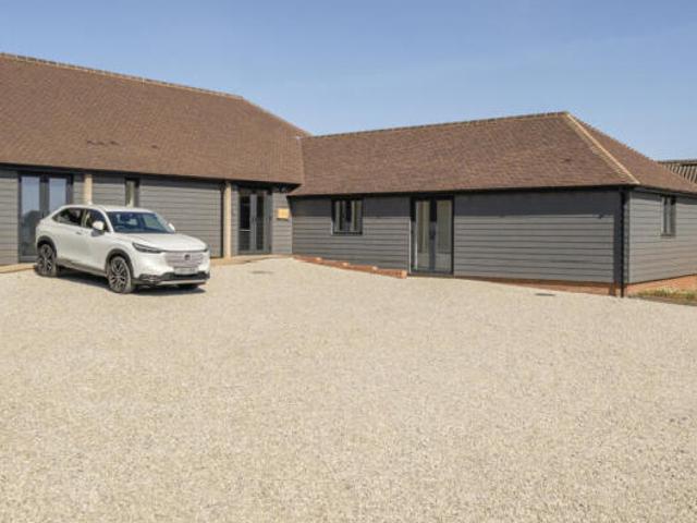 Bungalow for rent in Oad Street, Kent
