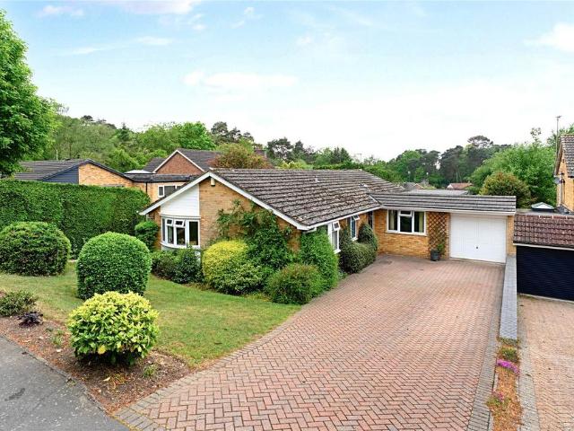 Bungalow for sale in Heatherside, Heol-las