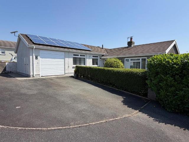 Bungalow for sale in Llanstadwell, Wales