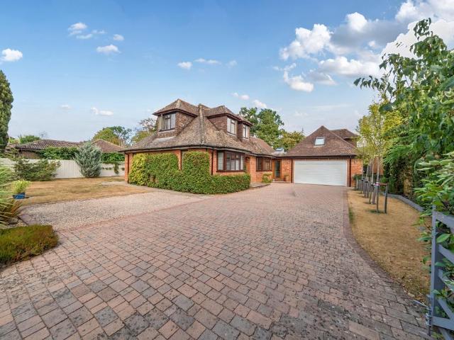 Bungalow for sale in Fole, Surrey