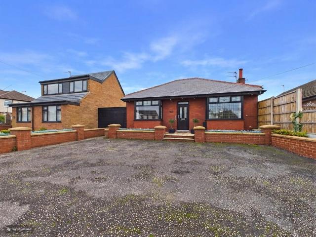 Bungalow for sale in Common Edge
