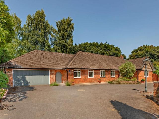 Bungalow for sale in Penn, Knotty Green