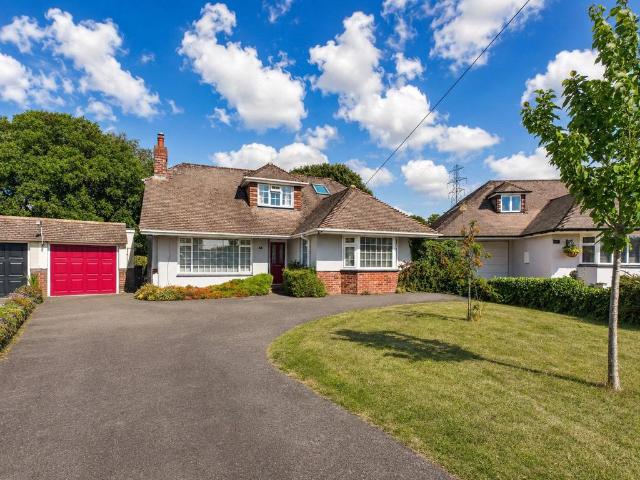 House for sale in Highcliffe