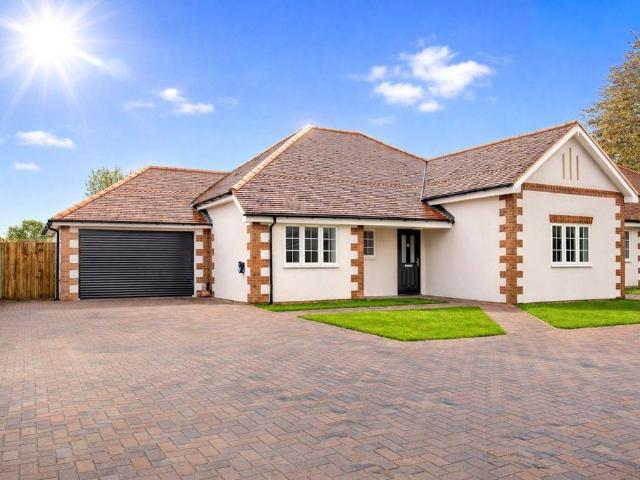 Bungalow for sale in Beaconsfield and Chepping Wye Community Board, Widmer End
