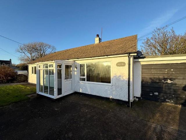 Bungalow for sale in Porth Amlwch, Wales