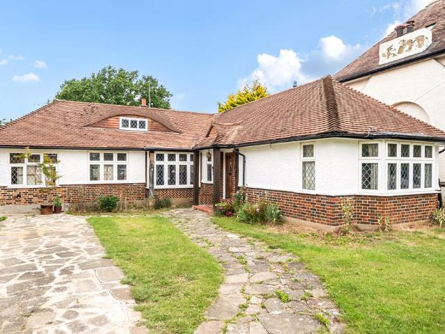 Bungalow for sale in New Malden, Greater London