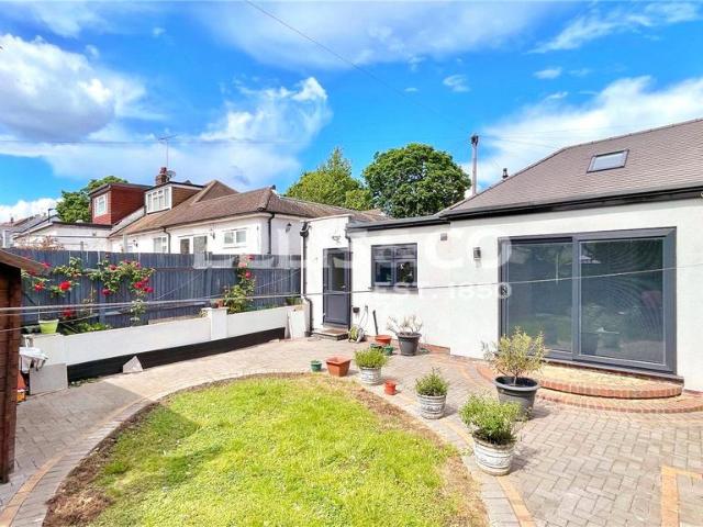 Bungalow for sale in London Borough of Ealing, Greenford