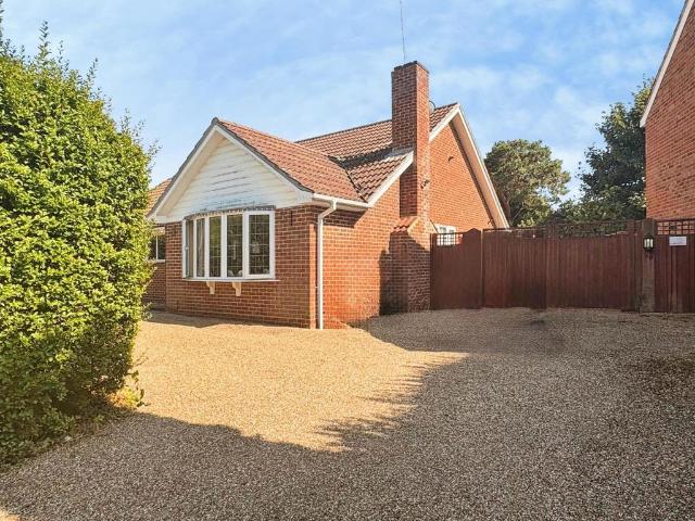 Bungalow for sale in Moulsham Green, Hart