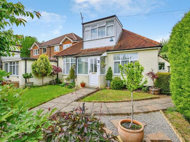 Bungalow for sale in Manor Estate, Pouchen End