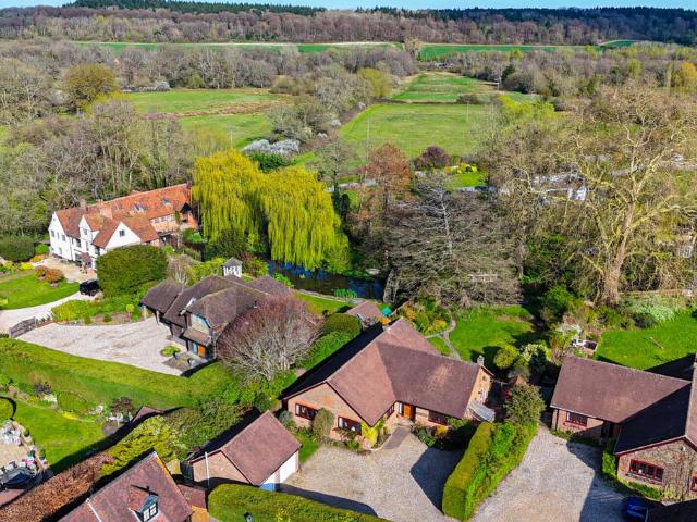 Bungalow for sale in Tidmarsh, West Berkshire