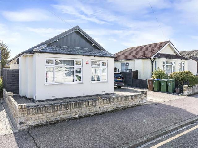 Bungalow for sale in Belle Grove, Greater London