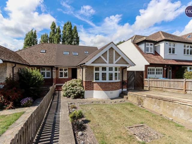 Bungalow for sale in Kingswood, North Watford