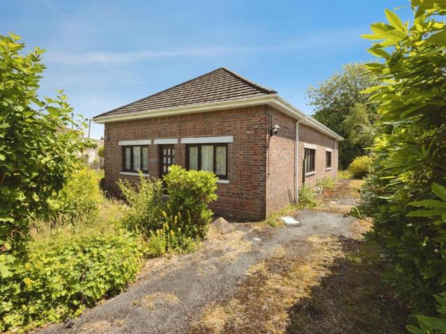 Bungalow for sale in Ystalyfera