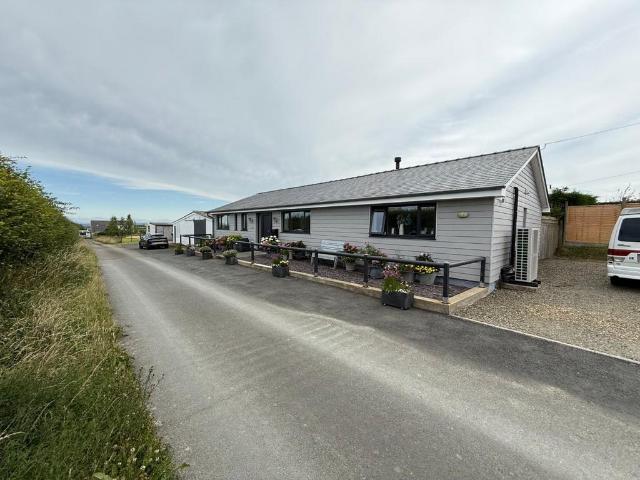 Bungalow for sale in Synod Inn, Wales