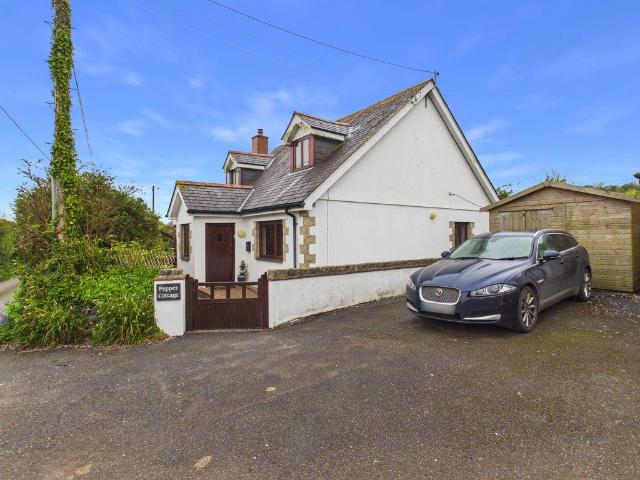 Bungalow for sale in Mullion, Cornwall
